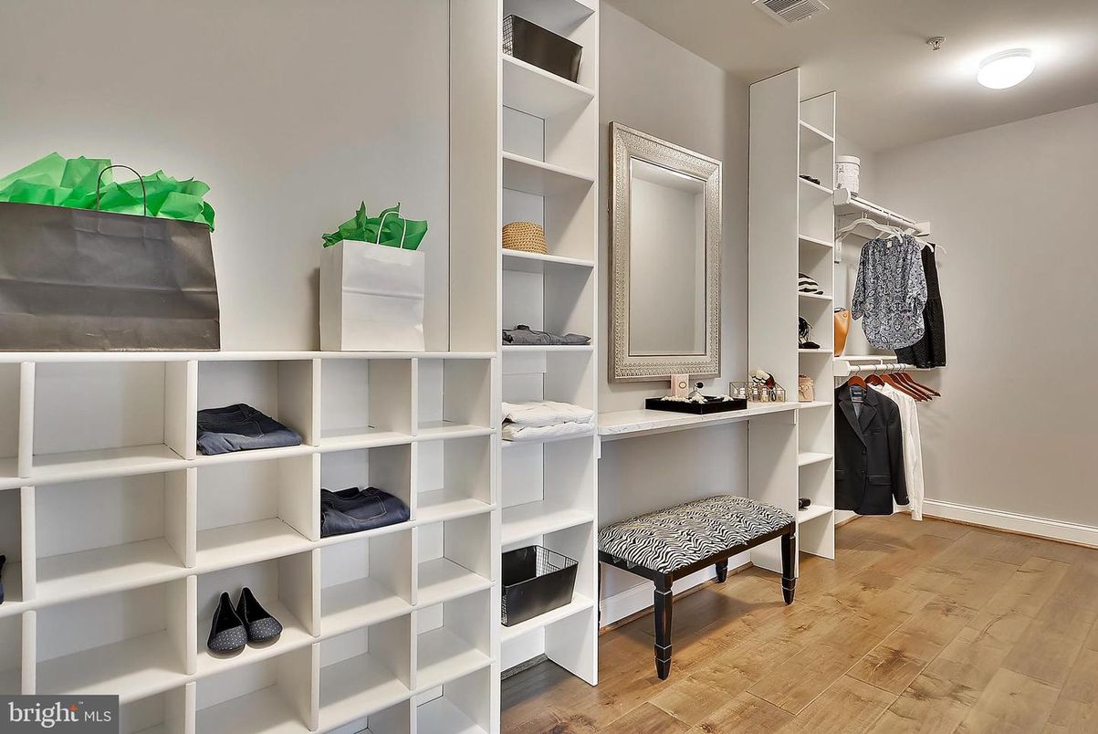 Interior, Walk-in Closets, Wood Texture Flooring