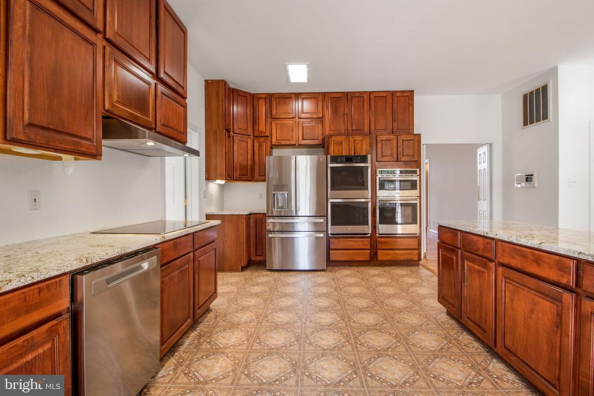 Interior, Kitchen, Stainless Steel Appliances
