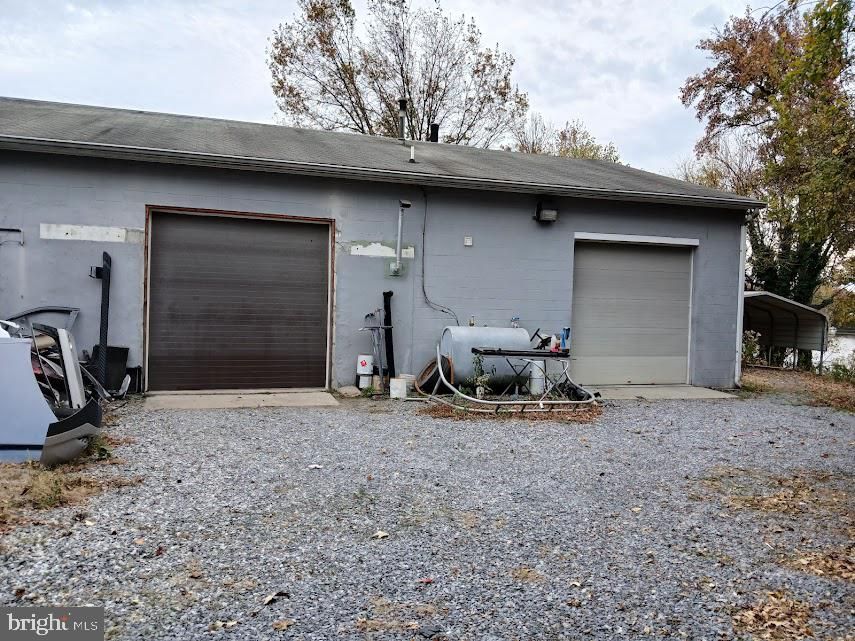 Detached Garage, Exterior