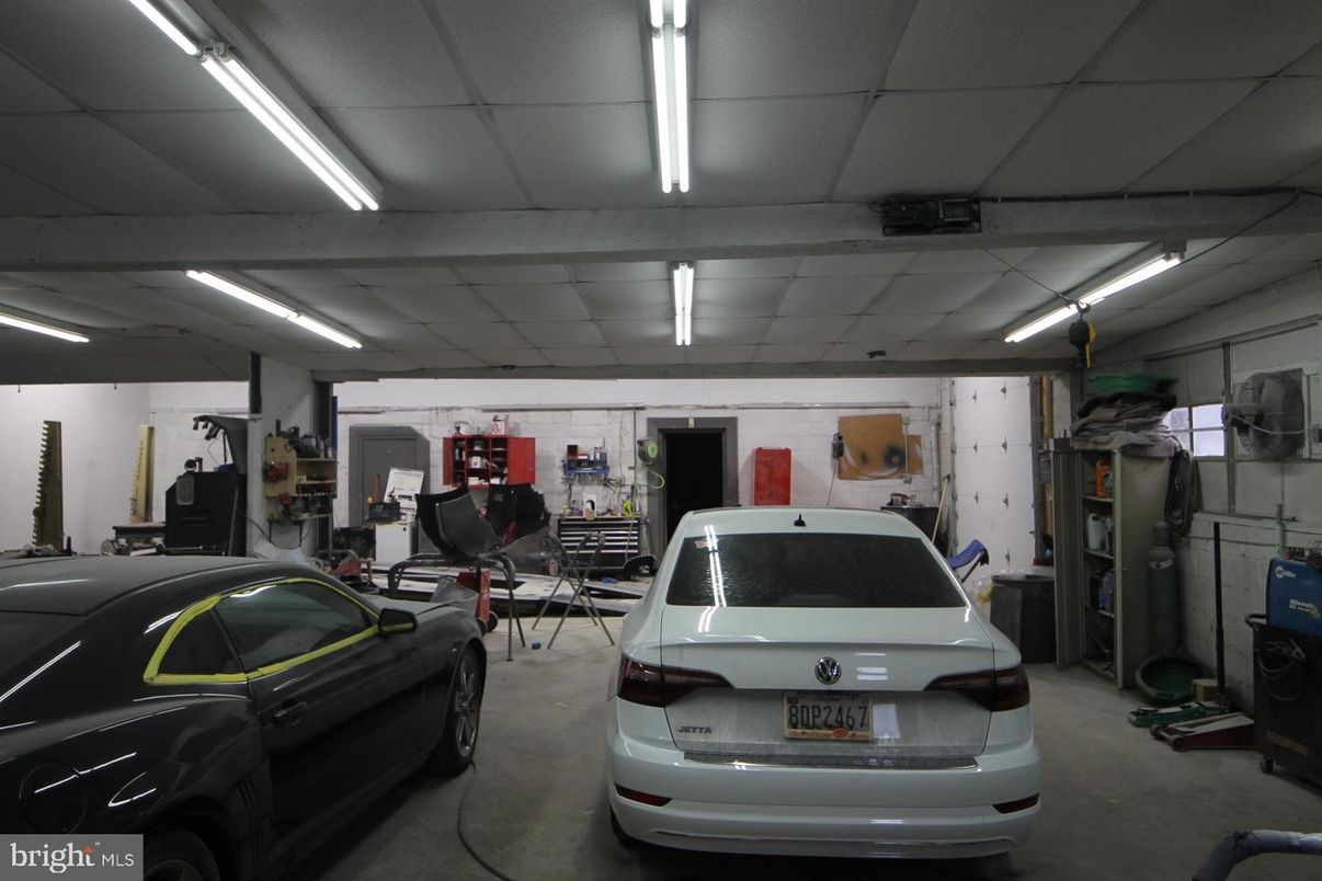 Garage, Interior