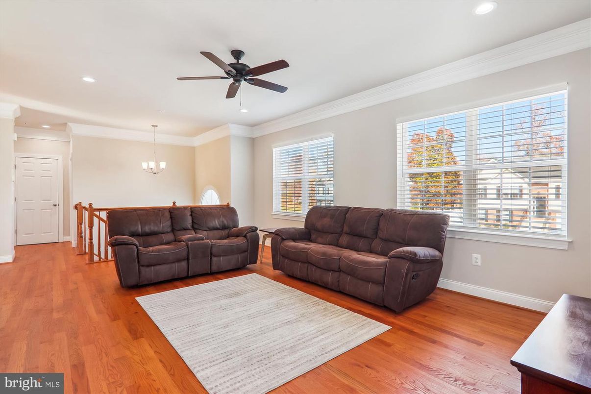 Interior, Living room, Pendant Lights, Recessed Lighting, Wood Texture Flooring