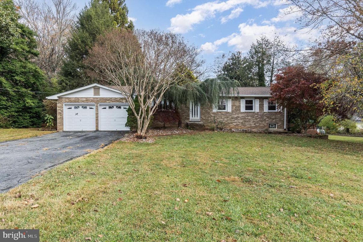 Backyard, Detached Garage, Exterior