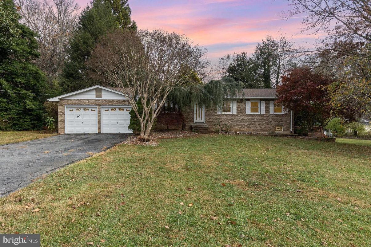 Backyard, Detached Garage, Exterior