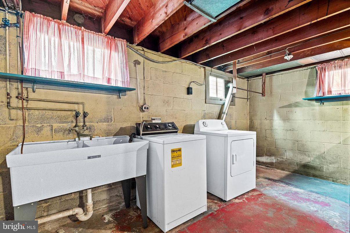 Interior, Stone Walls, Washer, Wooden Beams, Wooden Ceilings