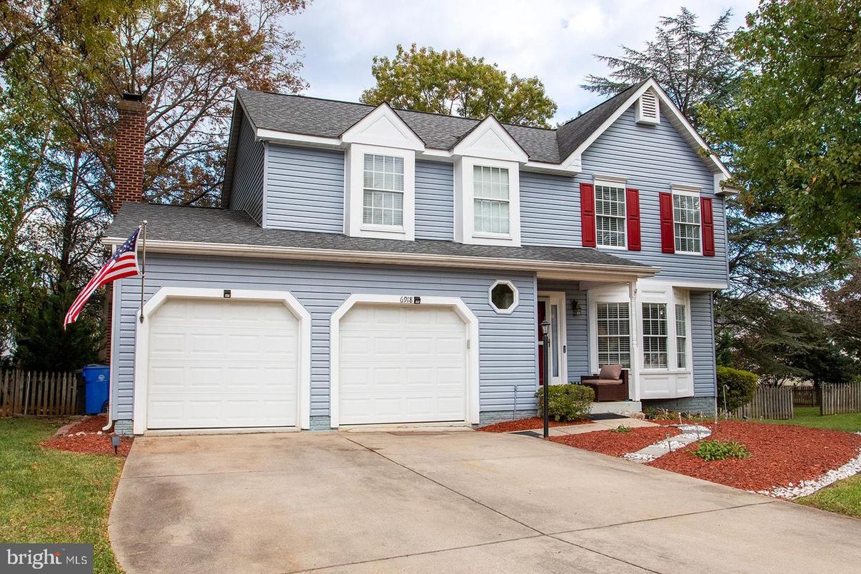 Attached, Exterior, Facade, Farmhouse