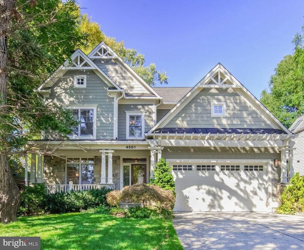 Attached, Exterior, Facade, American Craftsman