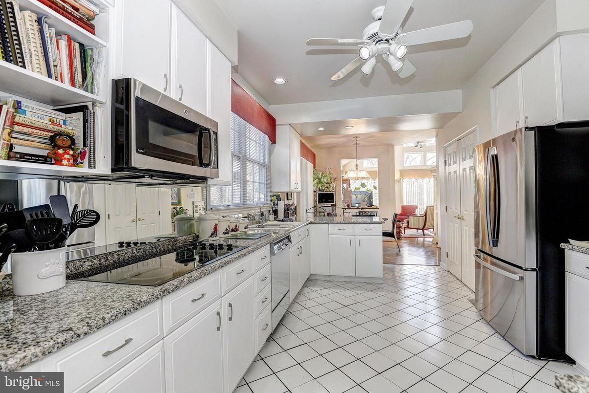 Dining room, Interior, Kitchen, Recessed Lighting