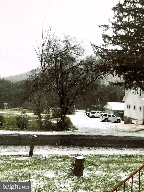 Exterior, Lake