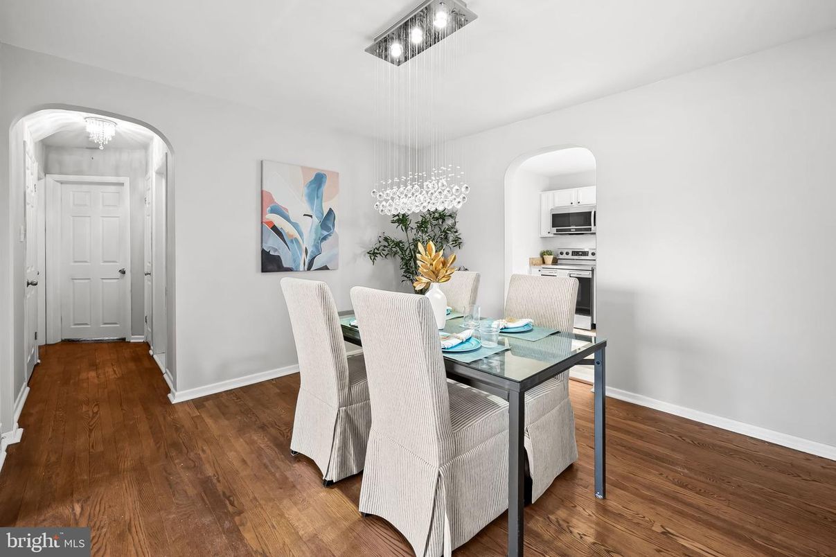 Dining room, Interior, Kitchen, Pendant Lights, Stainless Steel Appliances, Wood Texture Flooring