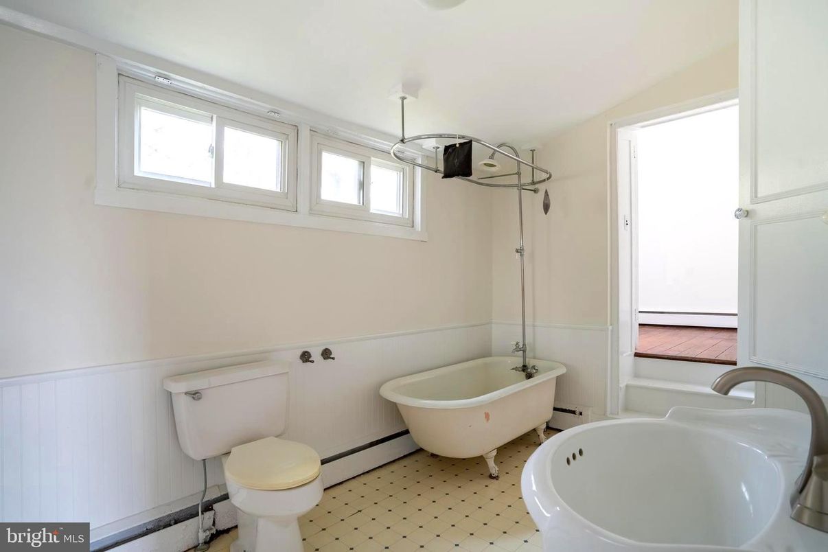 Bathroom, Free Standing Baths, Interior, Pendant Lights