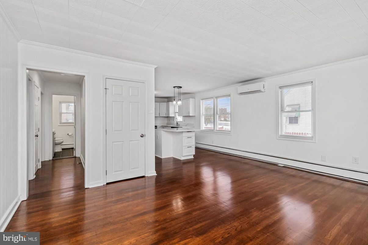 Interior, Kitchen, Pendant Lights, Wood Texture Flooring