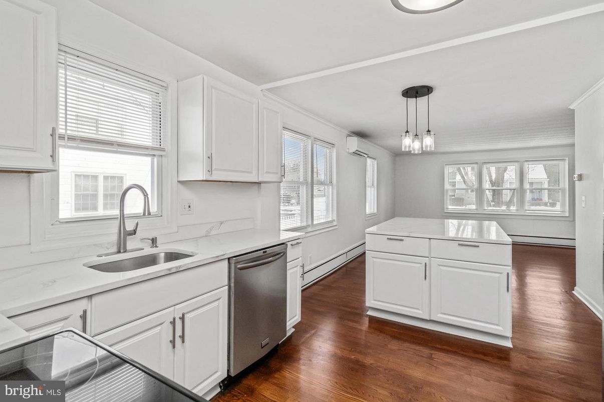 Interior, Kitchen, Pendant Lights, Wood Texture Flooring