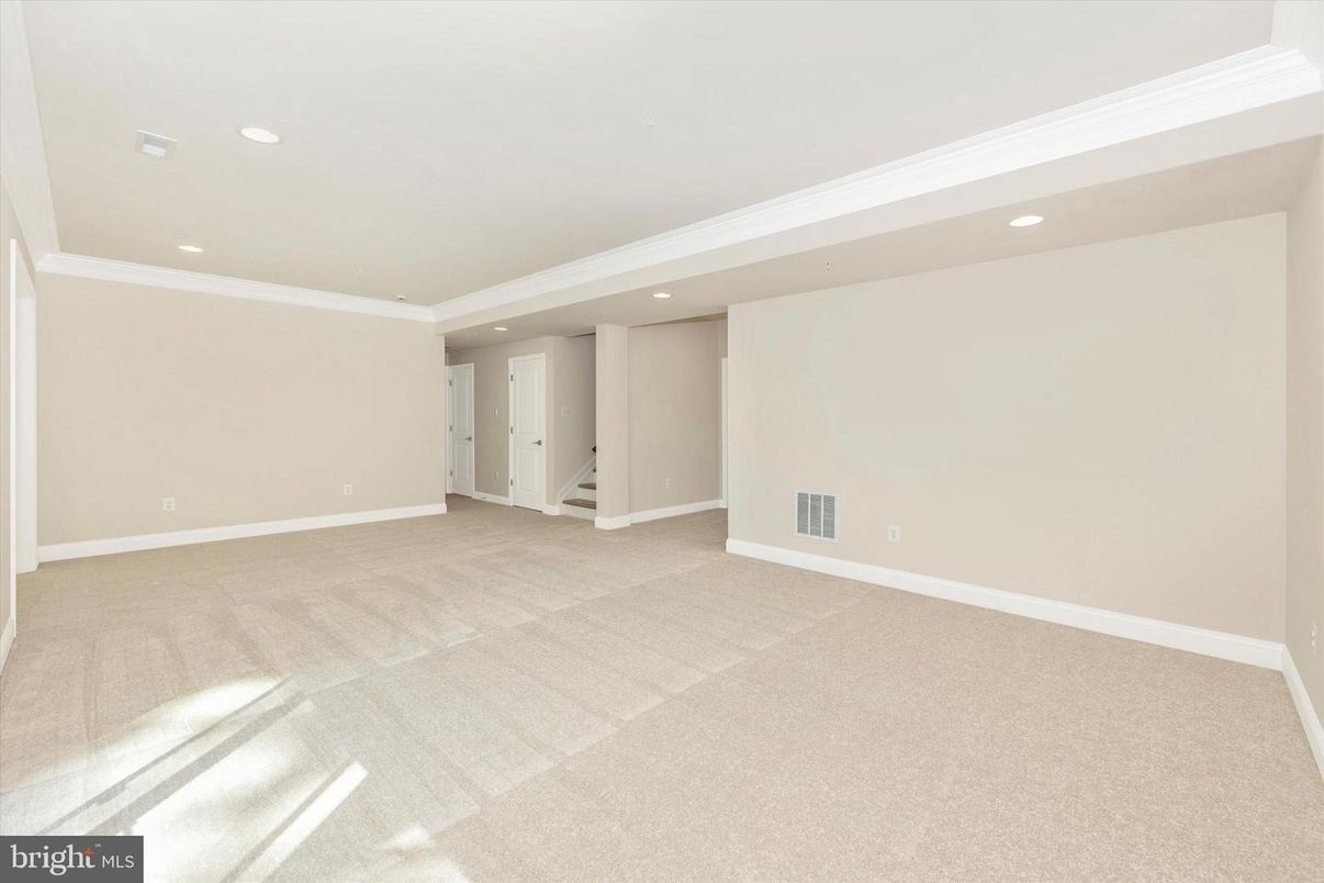 Empty room, Interior, Recessed Lighting