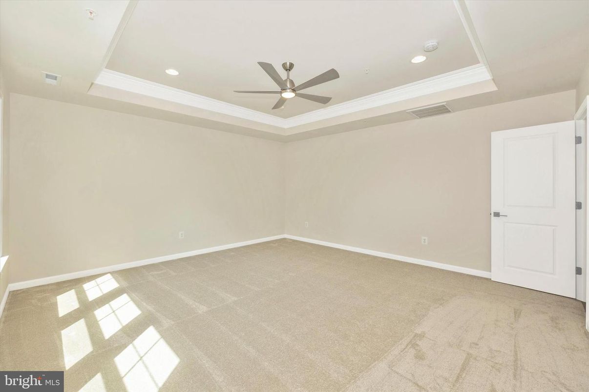 Empty room, Interior, Recessed Lighting