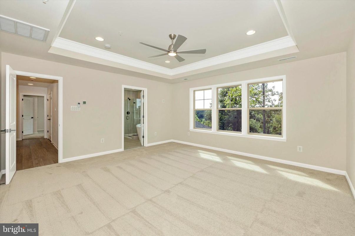 Empty room, Interior, Recessed Lighting