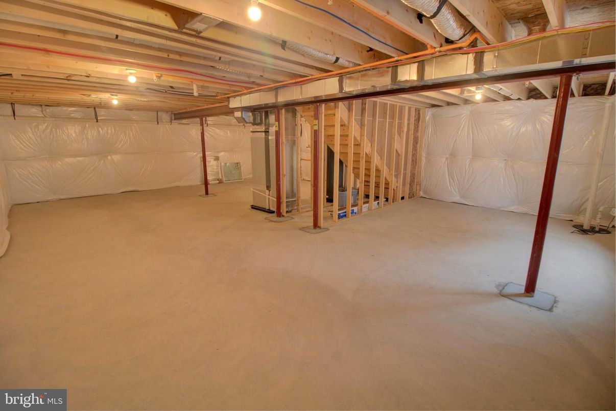 Garage, Interior, Wooden Beams