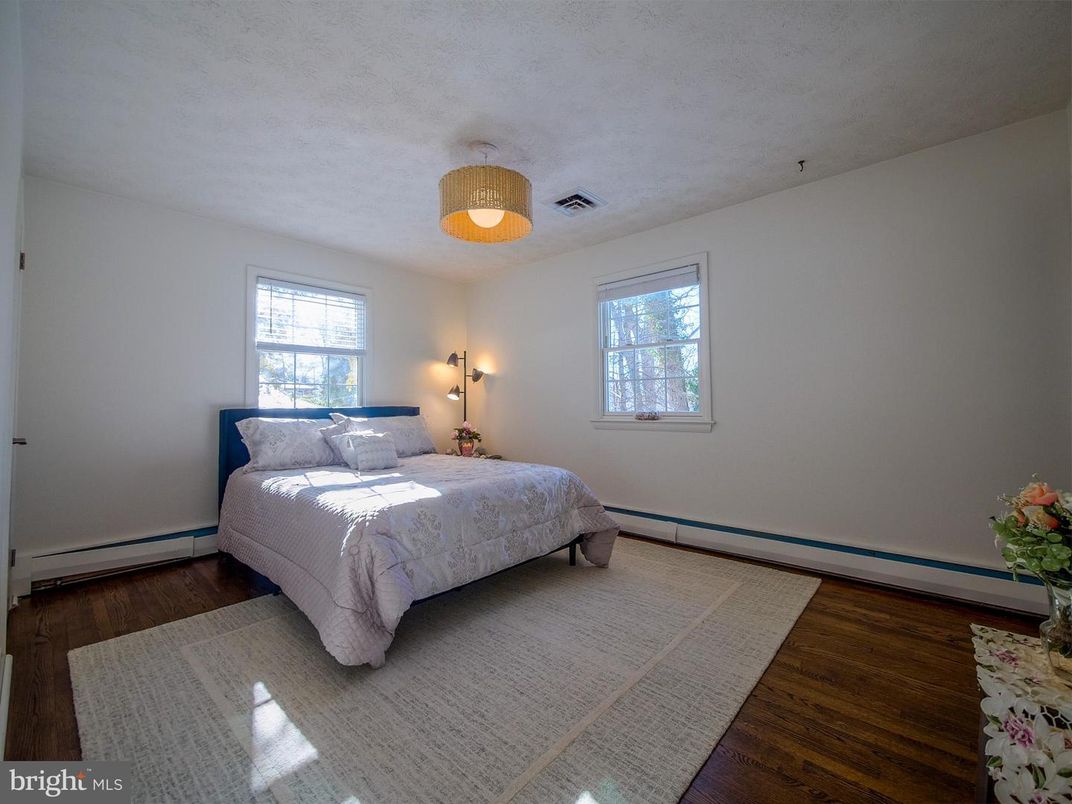 Bedroom, Interior, Pendant Lights, Wood Texture Flooring
