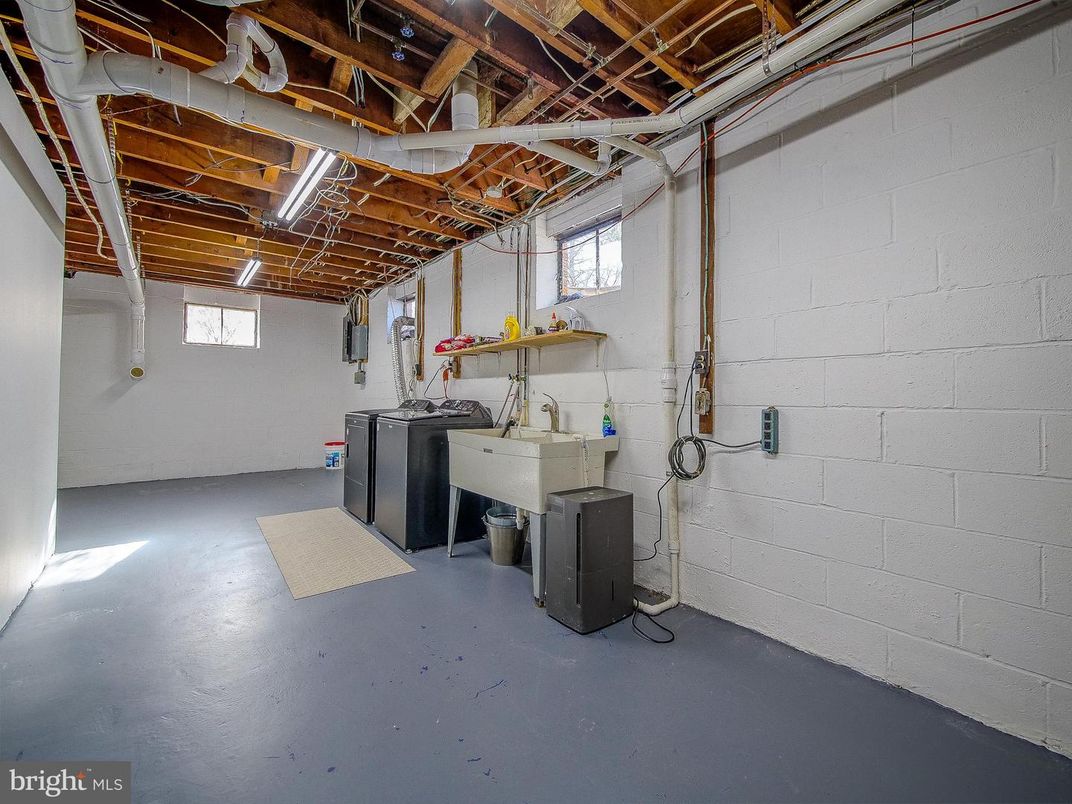 Interior, Stone Walls, Washer, Wooden Beams