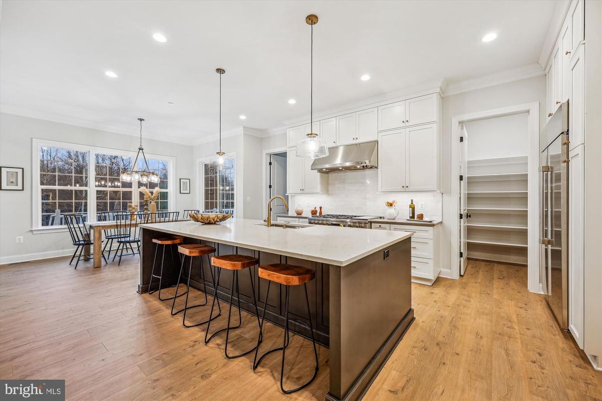 Dining room, Interior, Kitchen, Pendant Lights, Recessed Lighting, Stainless Steel Appliances, Wood Texture Flooring