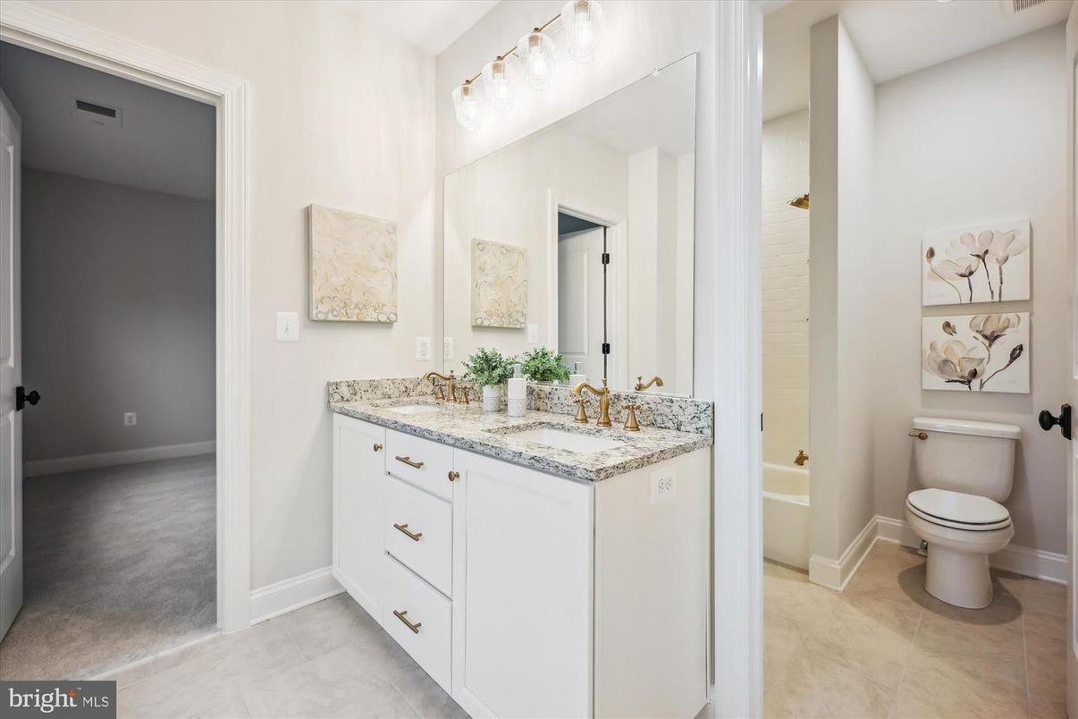 Bathroom, Dual Sink Vanities, Interior