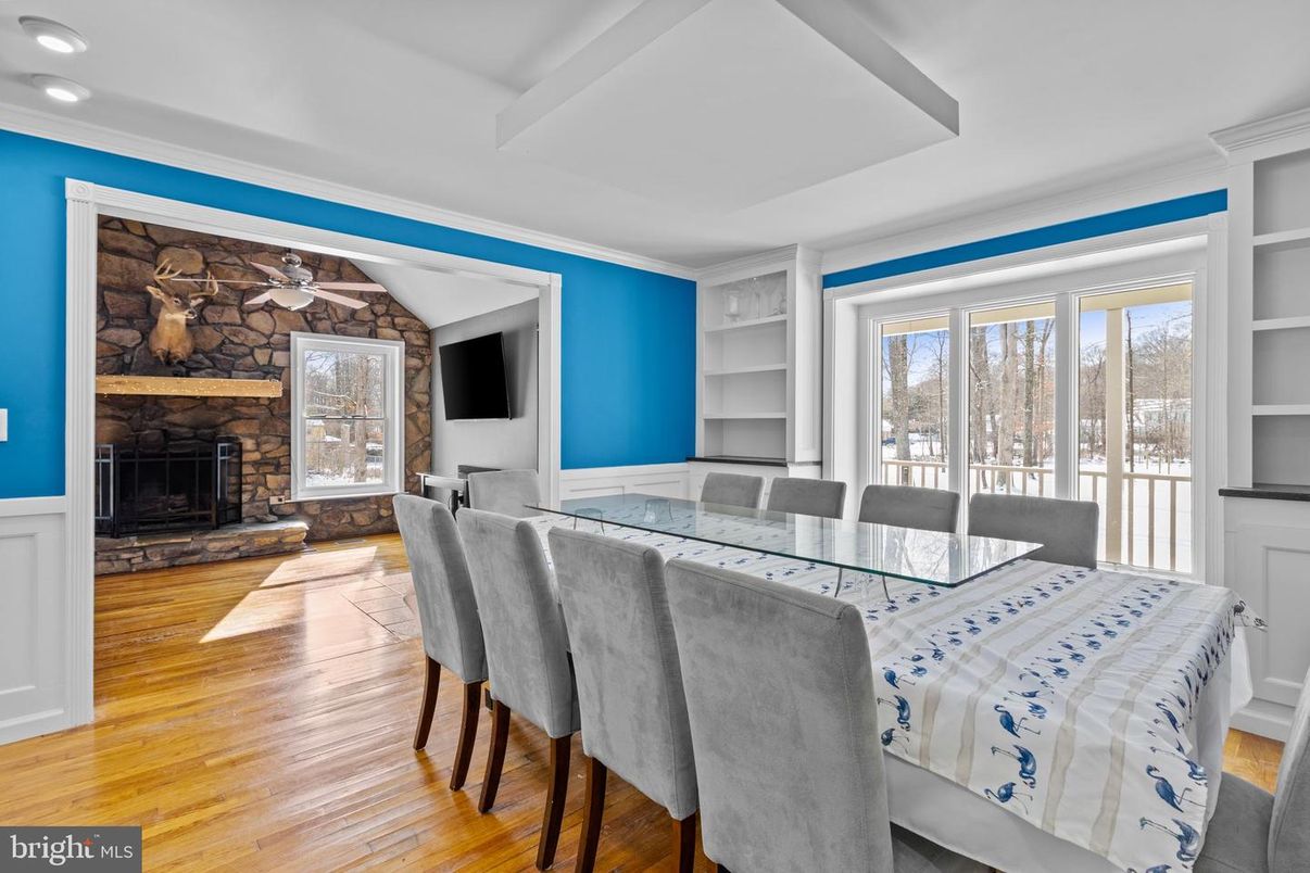 Dining room, Fireplace, Interior, Recessed Lighting, Wood Texture Flooring