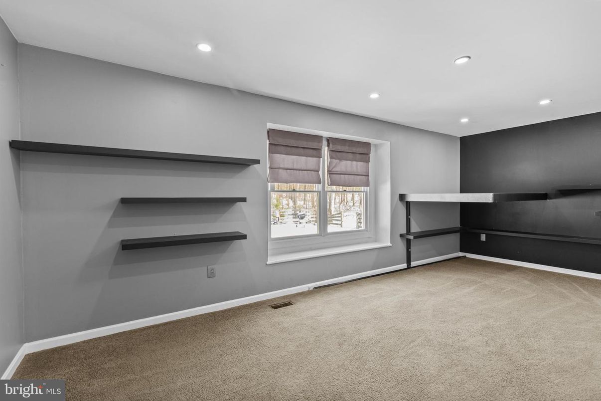 Empty room, Interior, Recessed Lighting