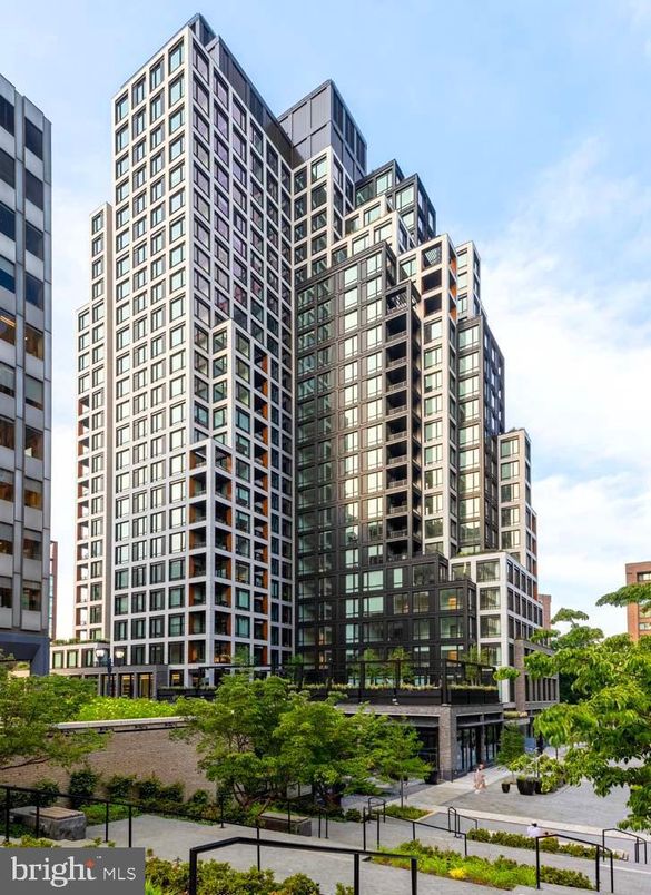 Exterior, Facade, Highrise