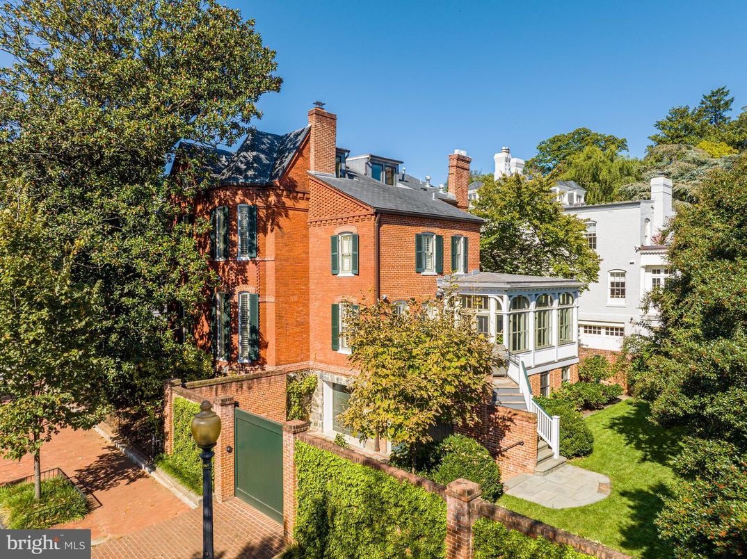 Exterior, Facade, Brick Facade, French Provincial