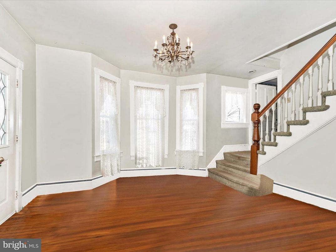 Chandelier, Empty room, Interior, Wood Texture Flooring