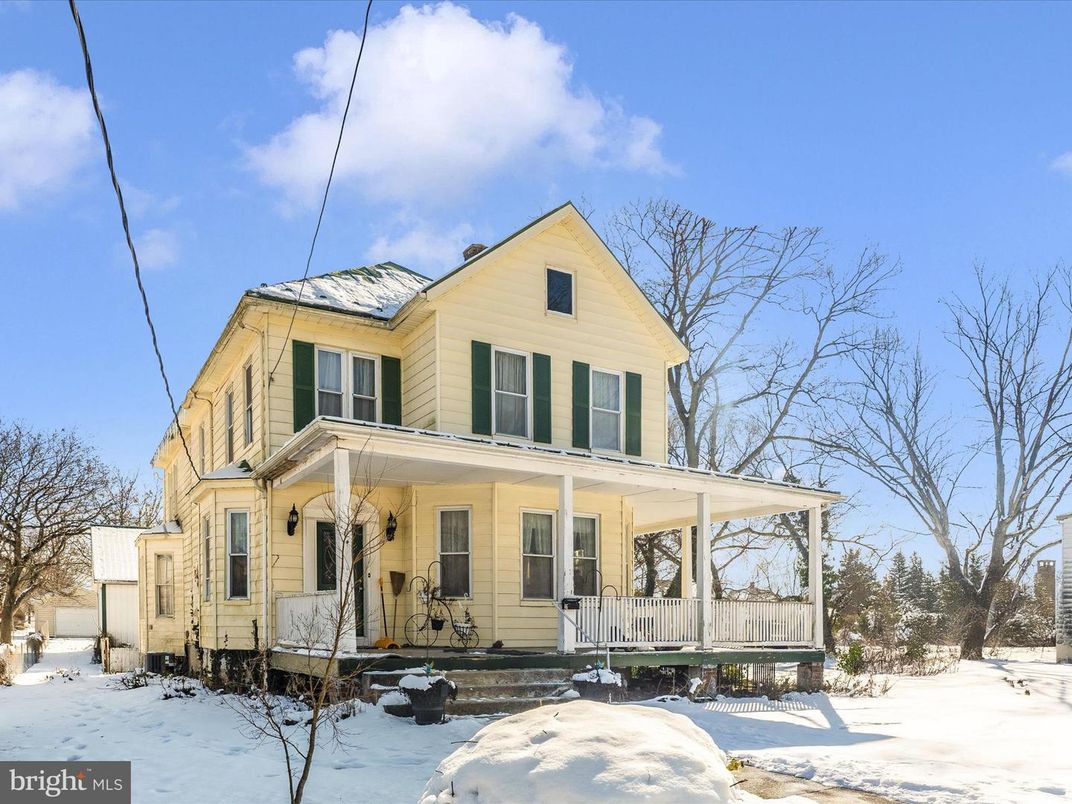 Exterior, Facade, Farmhouse