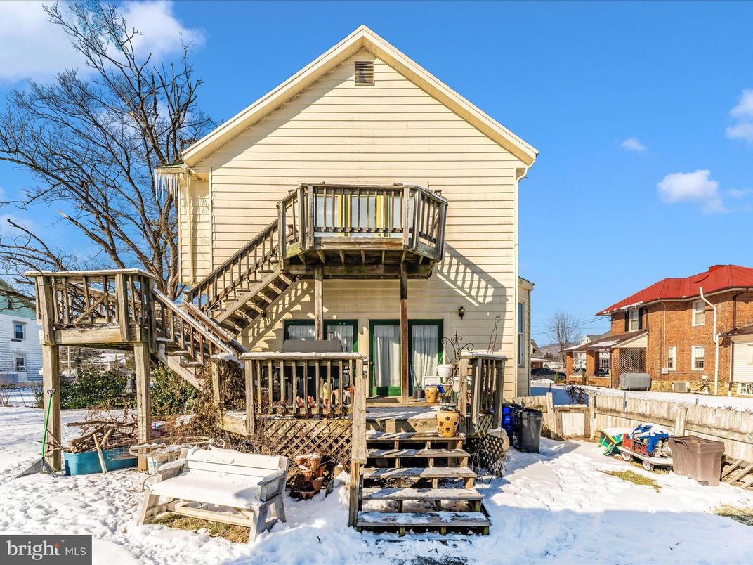 Backyard, Exterior, Facade, Queen Anne Victorian