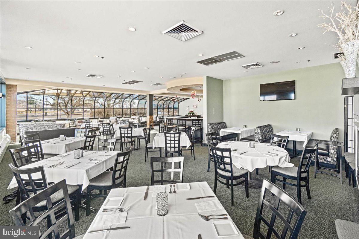 Dining room, Interior, Recessed Lighting