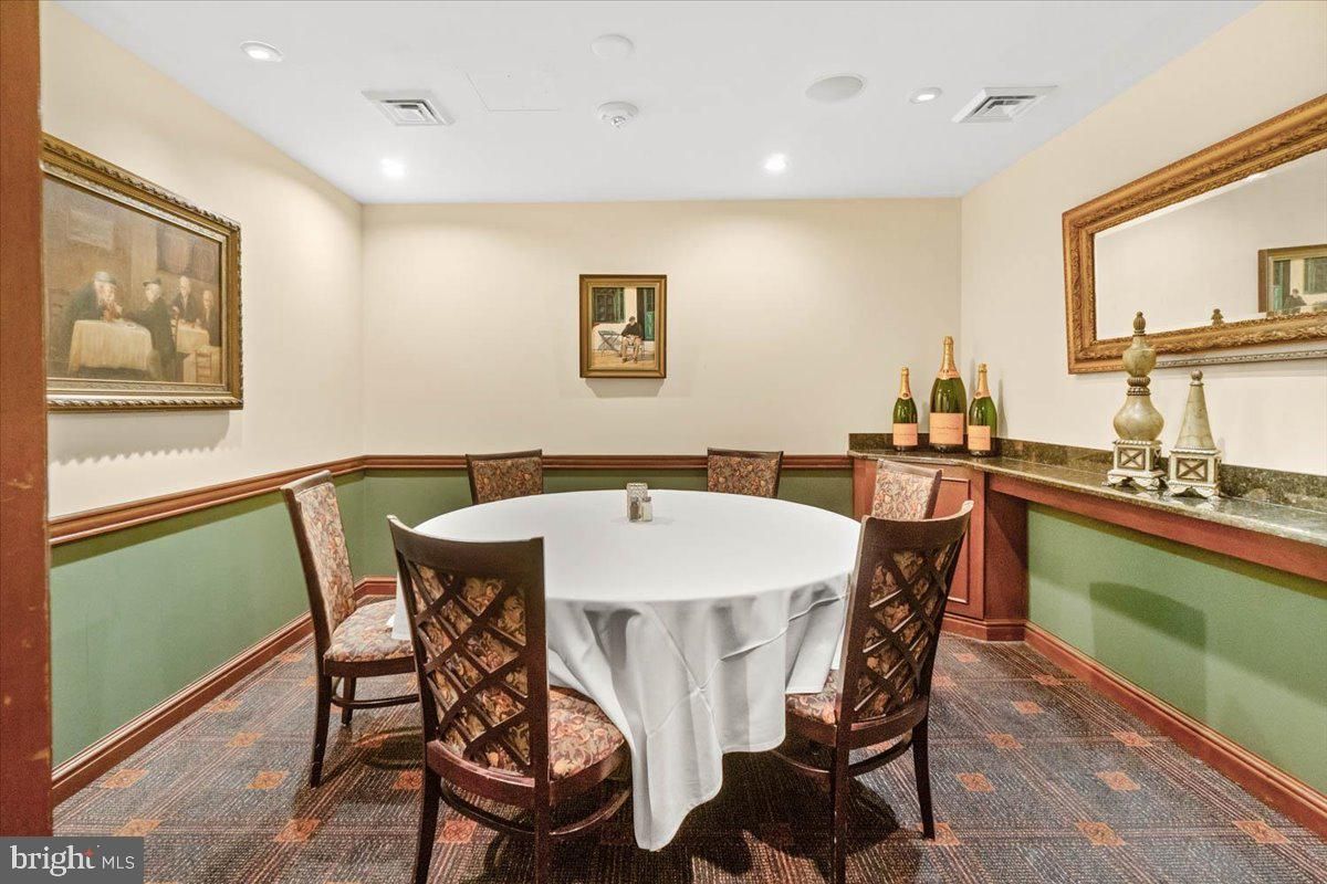 Dining room, Interior, Recessed Lighting
