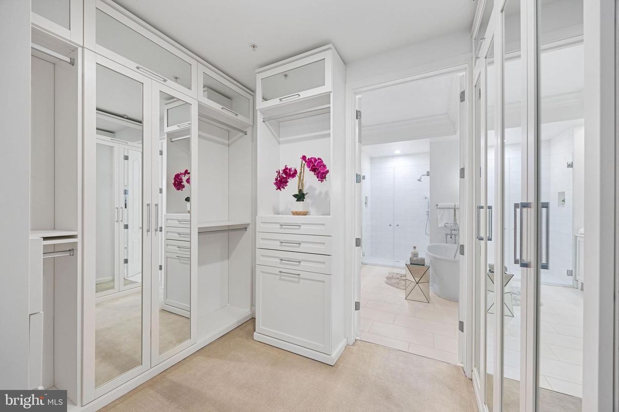Bathroom, Free Standing Baths, Interior, Recessed Lighting, Walk-in Closets