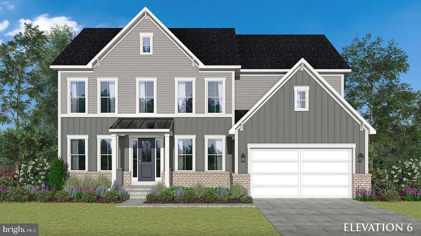 Attached, Exterior, Facade, Farmhouse