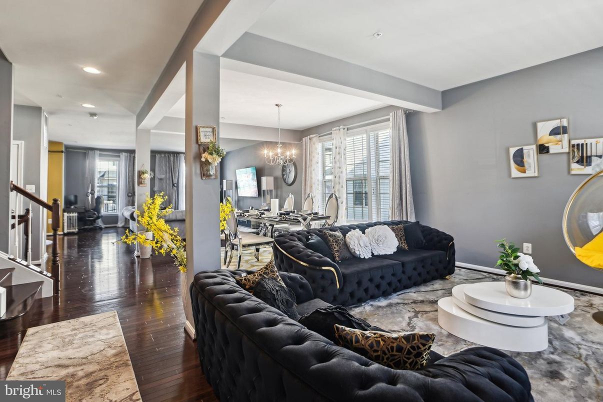 Chandelier, Dining room, Interior, Living room, Recessed Lighting, Wood Texture Flooring