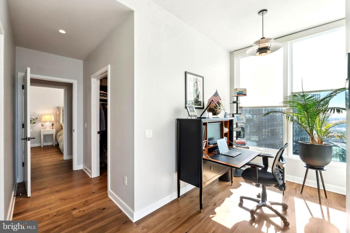 Home Office, Interior, Pendant Lights, Recessed Lighting, Wood Texture Flooring