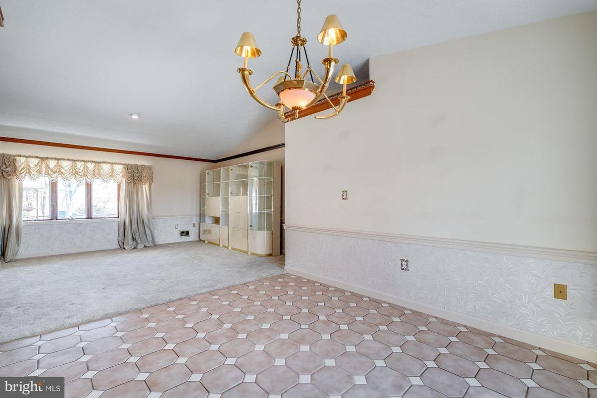 Chandelier, Empty room, Interior, Recessed Lighting