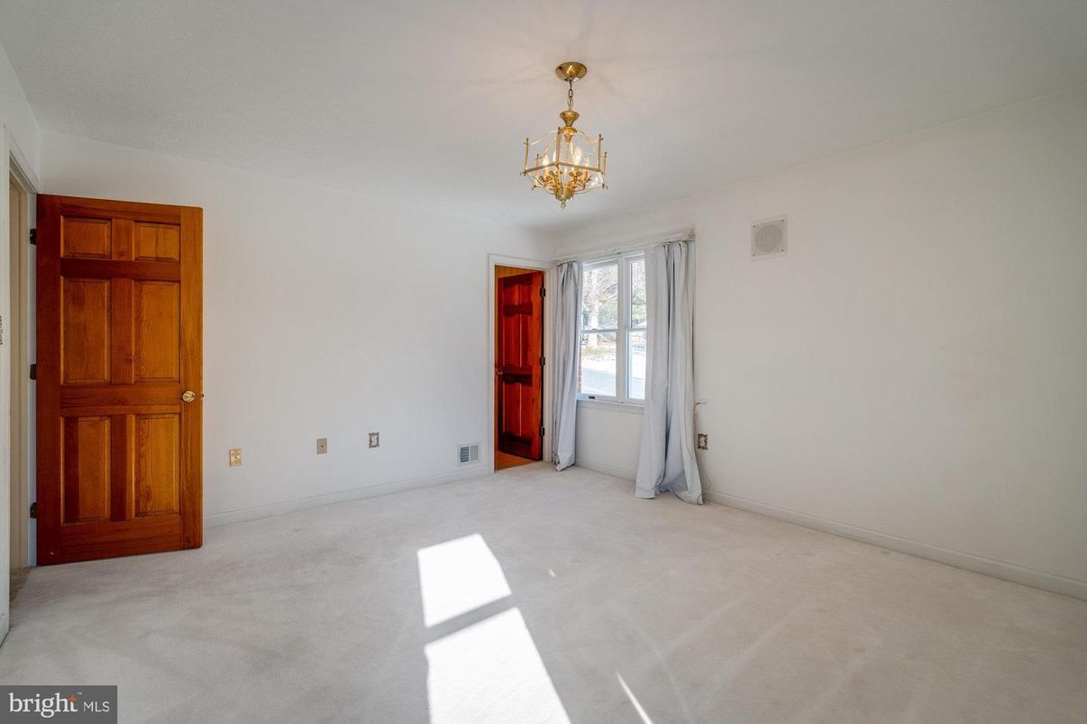 Chandelier, Empty room, Interior