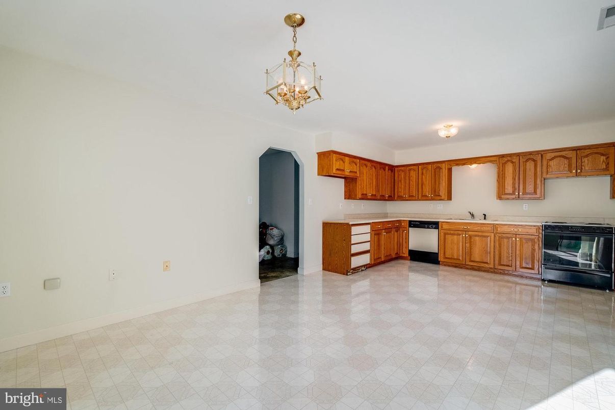 Chandelier, Interior, Kitchen