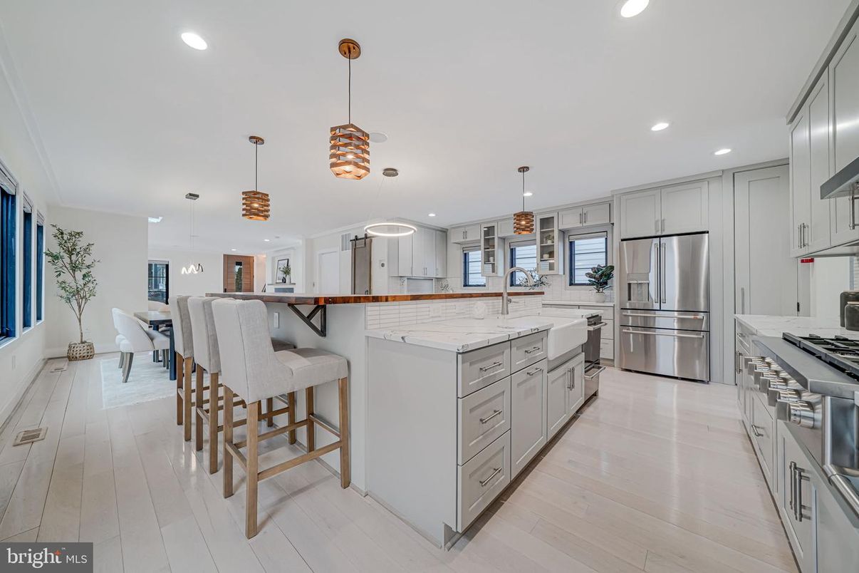 Dining room, Interior, Kitchen, Pendant Lights, Recessed Lighting, Stainless Steel Appliances, Wood Texture Flooring