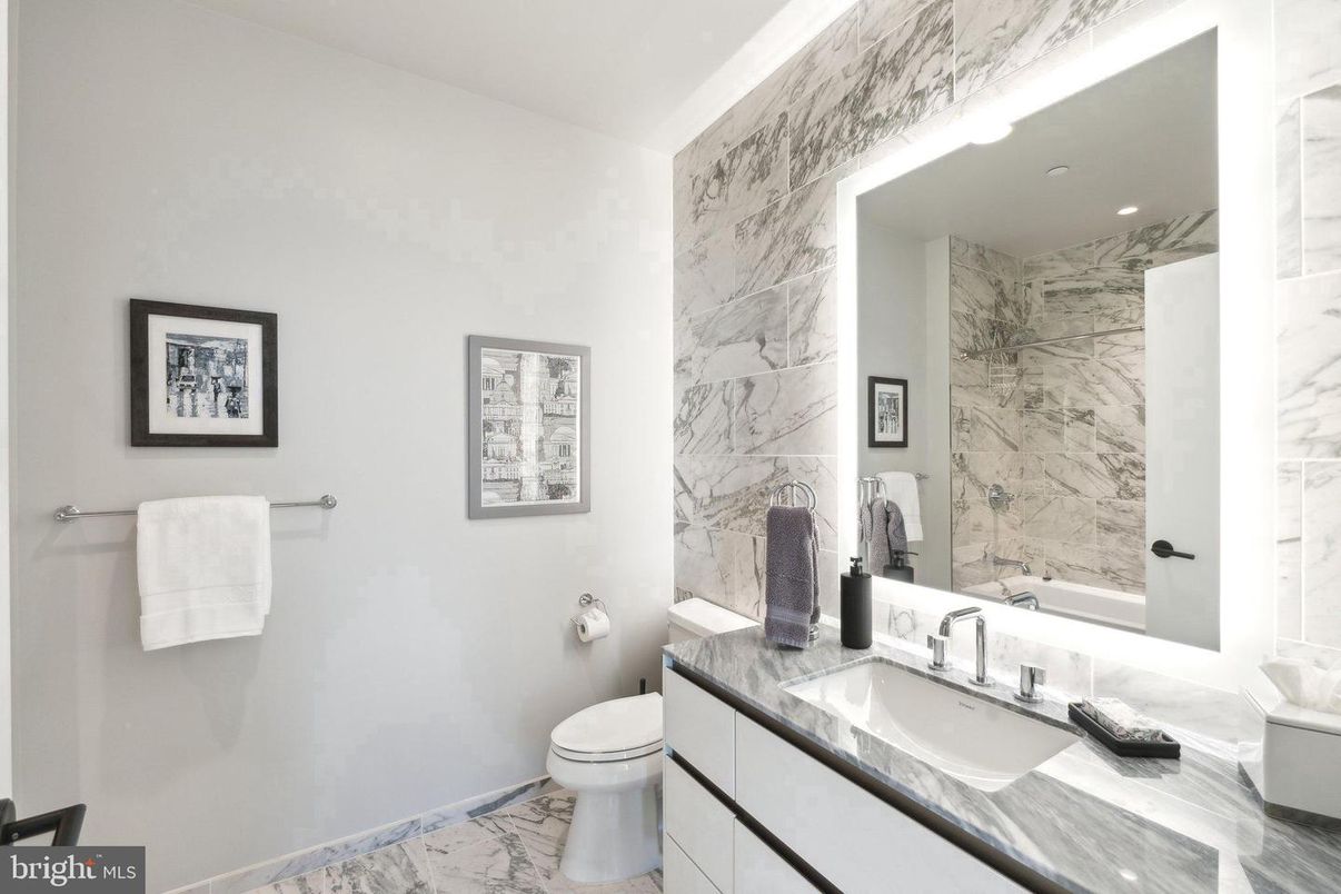 Bathroom, Interior, Marble, Marble Walls, Recessed Lighting