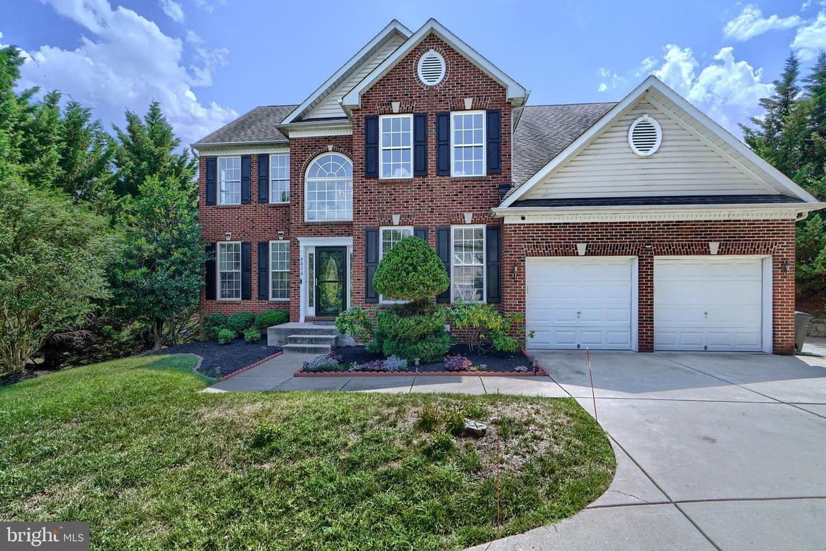 Attached, Exterior, Facade, Brick Facade, Brick Traditional