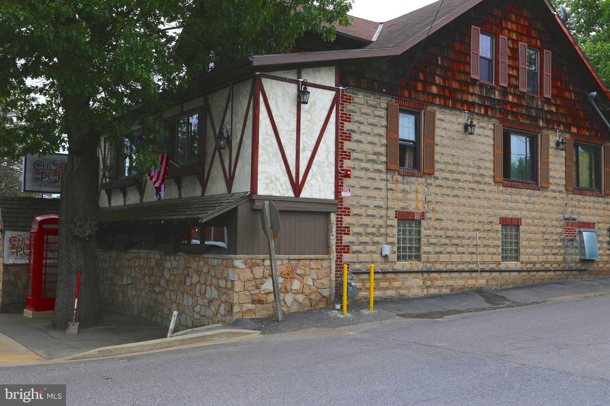 Exterior, Facade, Tudor Revival