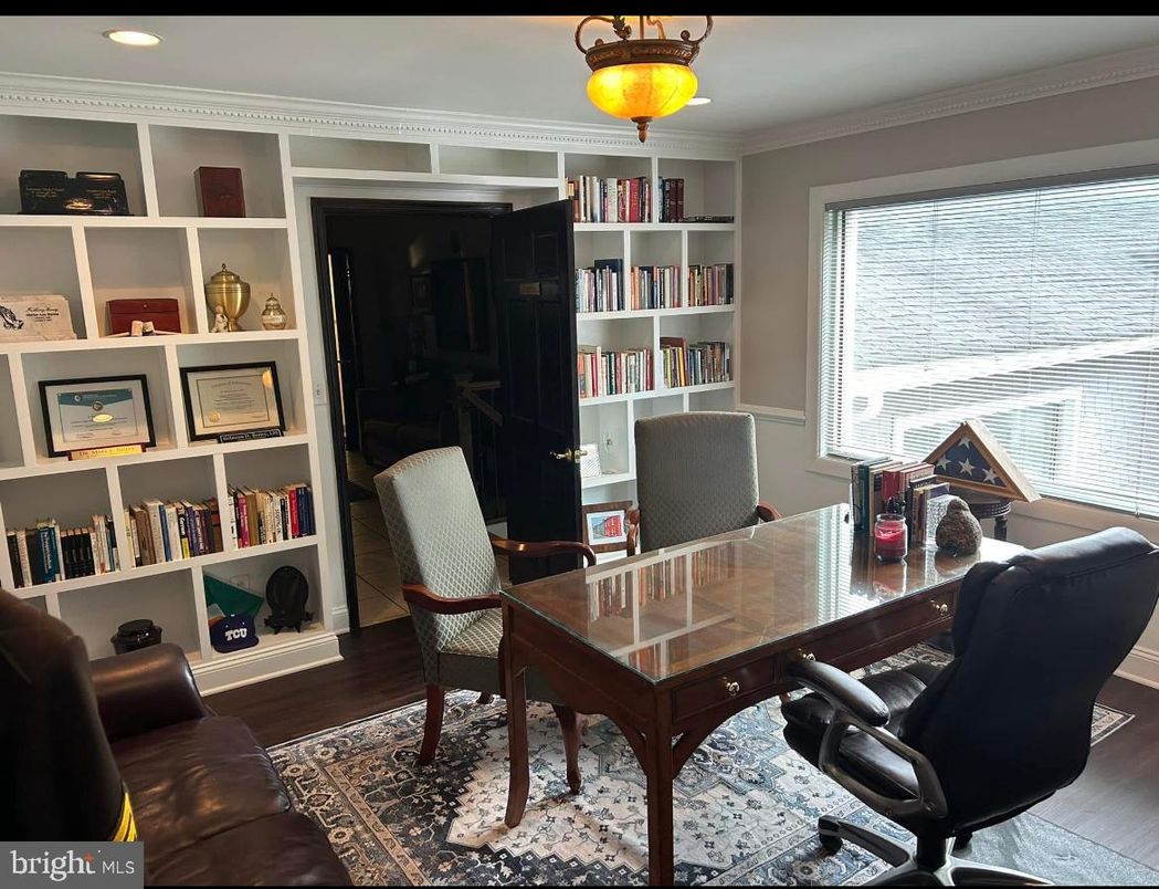 Home Office, Interior, Recessed Lighting, Wood Texture Flooring