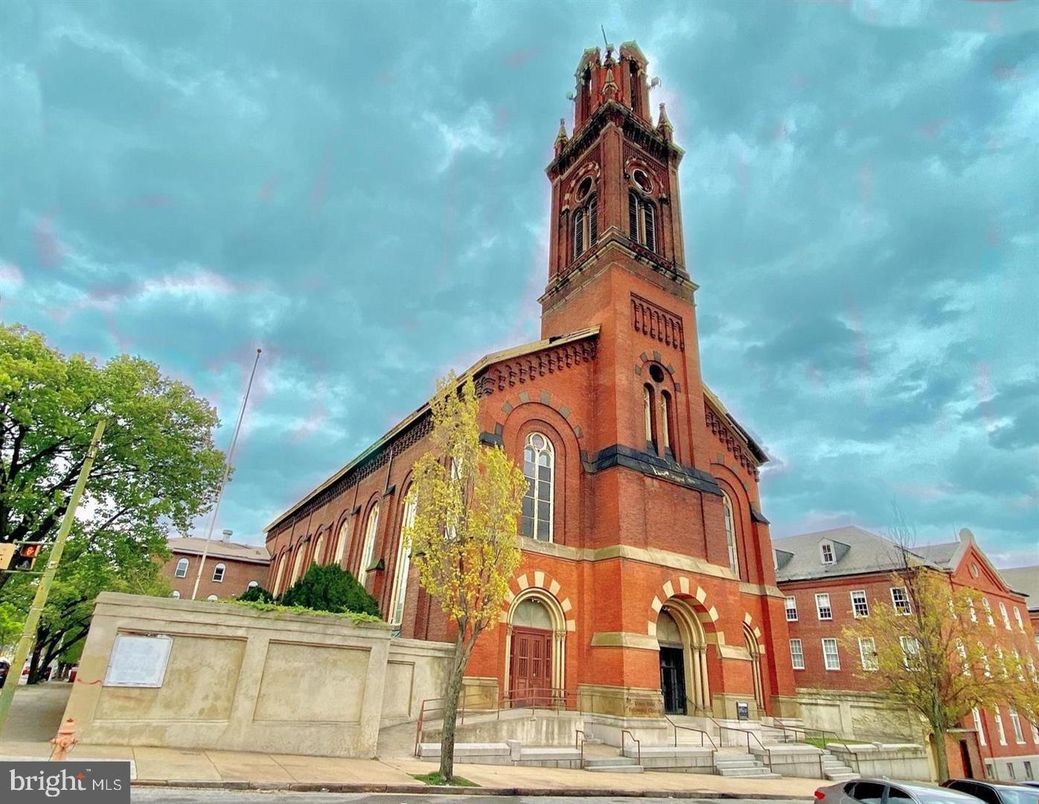 Exterior, Facade, None