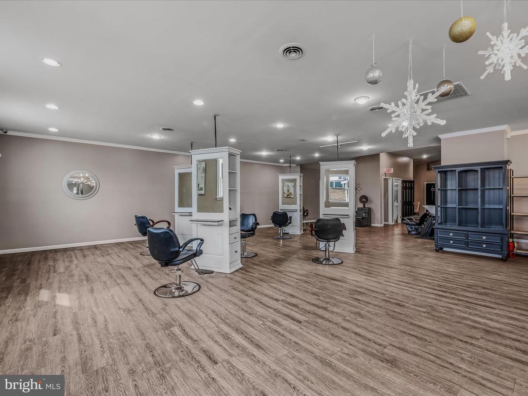 Interior, Pendant Lights, Recessed Lighting, Wood Texture Flooring