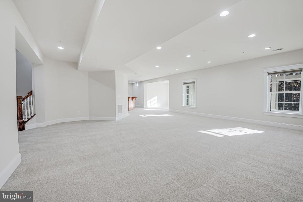 Empty room, Interior, Recessed Lighting