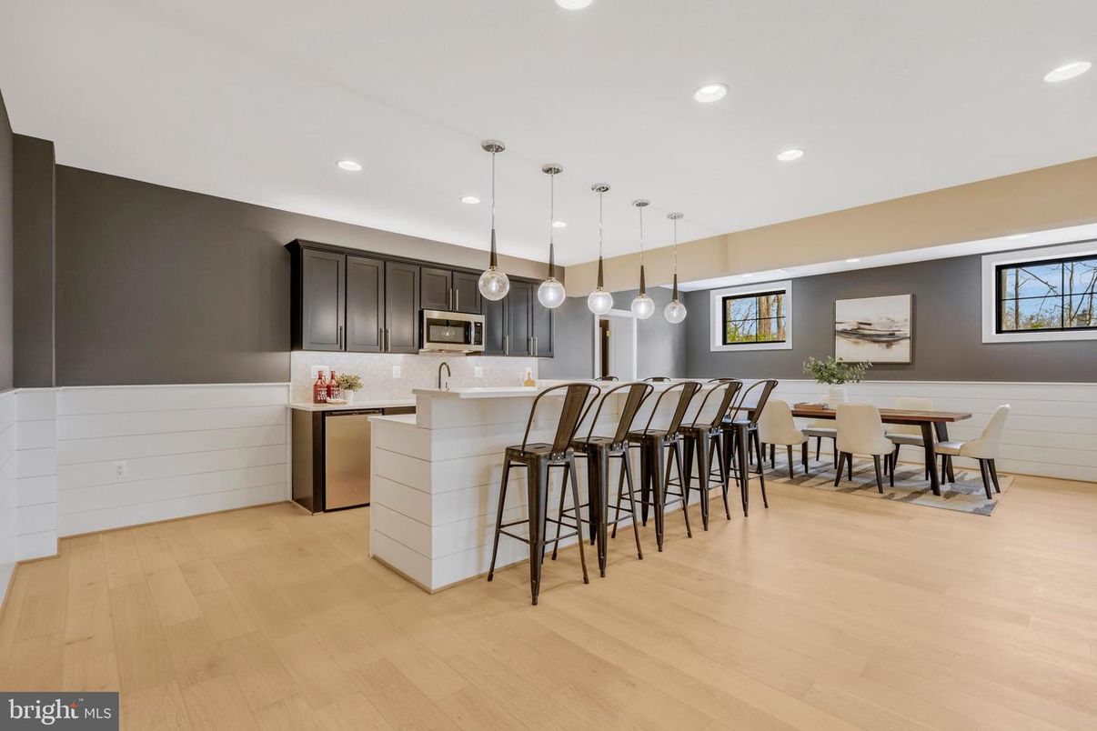 Dining room, Interior, Kitchen, Pendant Lights, Recessed Lighting, Wood Texture Flooring