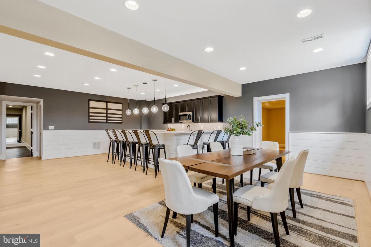 Dining room, Interior, Kitchen, Pendant Lights, Recessed Lighting, Wood Texture Flooring